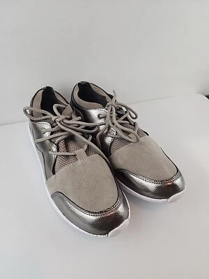 Zapatillas deportivas con cordones de gamuza gris orlen/blanco/plateado SHOEDAZZLE para mujer talla 8 Foto 1 de 4