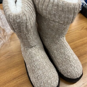 NEW MUK LUKS JANET Boots Slipper Booties Womens 10 SAND Winter Knit Gift NIB - Picture 1 of 6
