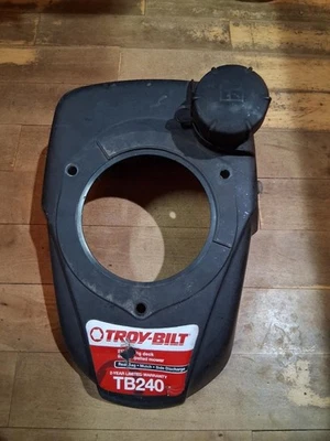 Cubierta de motor Honda y depósito de gasolina para cortacésped autopropulsado Troy Bilt TB240 21" Foto 1 de 3