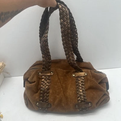 Bolso de Mano Donald Pliner Carmel Gamuza, Dimensiones Aproximadamente 19 W x 11 H, Parte Inferior 16x4 Foto 1 de 4