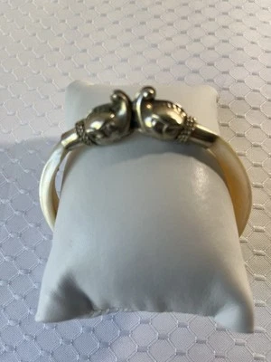 Brazalete Brazalete Madreperla Concha con Tapa Plateada Elefante Pez Dragón Foto 1 de 3