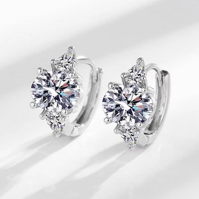 Brinco Huggie Oval Banhado a Ouro Branco Brilhante CZ Moda Feminina 13mm - Imagem 1 de 4