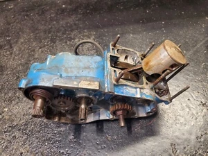 86 Suzuki RM250 RM 250 original ENGINE MOTOR BOTTOM END LOWER CASES TRANSMISSION - Picture 1 of 19