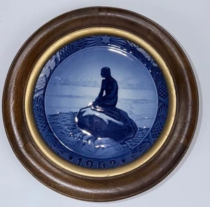 1962 Royal Copenhagen Christmas Plate Little Mermaid Wintertime Denmark FRAMED - Picture 1 of 5