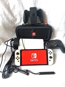 Nintendo Switch OLED modello HEG-001 console portatile 64 GB bianca con custodia - Foto 1 di 15