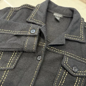 Tally-Ho Pullover/Jacke aus 100 % Wolle mit Knopfleiste und Goldakzentnähten Größe Large - Bild 1 von 8