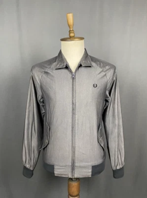 Chaqueta bomber Harington gris con logotipo pequeño Fred Perry para hombre ta... - Imagen 1 de 4