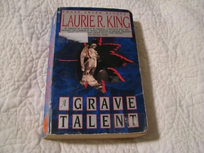 A Grave Talent by Laurie R. King, No. 1: A Kate Martinelli Mystery, (1995) Foto 1 de 4