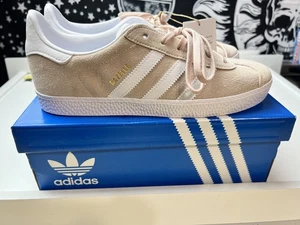 Scarpe Adidas Gazelle donna taglia 7 beige bianche scamosciate sneakers classiche H01512 nuove - Foto 1 di 6
