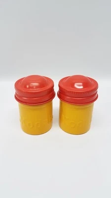 Lote de 2 contenedores rollos de película metálica en relieve con tapa roja y base amarilla KODAK de colección Foto 1 de 4