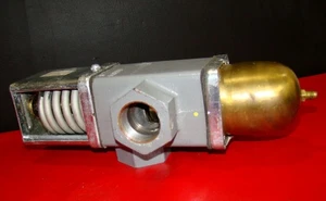 Johnson Controls Penn V48AF-2 Three Way Pressure Actuated Water Valve 1-1/2" HVA - Picture 1 of 18