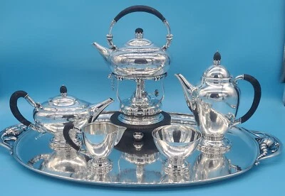 RARO JUEGO DE TÉ Y CAFÉ GEORG JENSEN PLATA ESTERLINA CON HERVIDOR DE AGUA Y BANDEJA 207 OZS. Foto 1 de 4