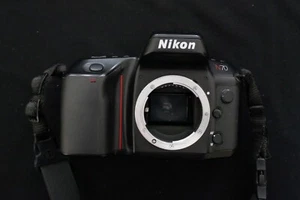 NIKON D70 DIGITAL SLR CAMERA BLACK BODY ONLY UNTESTED WITH BATTERY EXCELLENT - Picture 1 of 8
