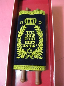 Vintage Sammlerstück Mini Spielzeug Tora im Ashkenasi Stil Schriftrolle auf Papier mit Filz - Bild 1 von 14