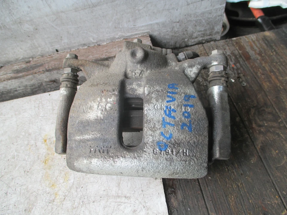 Pinza de freno delantera Skoda Octavia 2019 MK3 1,5 gasolina NS lado del pasajero Foto 1 de 4