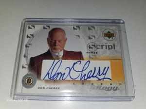 2003-04 Upper Deck Trilogy Legends Script Don Cherry Auto S3-DC casi nuevo (au) Bruins - Imagen 1 de 8