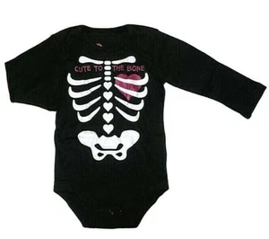 Baby HALLOWEEN Body/Creeper de una pieza ""Lindo hasta los huesos"" Nuevo con etiquetas Negro Talla 0-3 m - Imagen 1 de 3