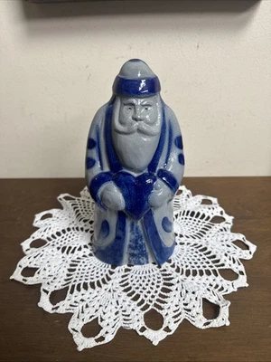 Eldreth Pottery Santa Holding Heart 2002 gres azul cobalto/esmalte sal 8,5" Foto 1 de 4