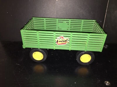 Remolque de granja vintage nuevo brillante 1987 "The Turbo Trac-990" vagón verde Foto 1 de 4