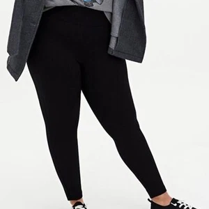 Torrid Women Studio Ponte Slim Fix Pixie Black Legging Pants 1R - Picture 1 of 8