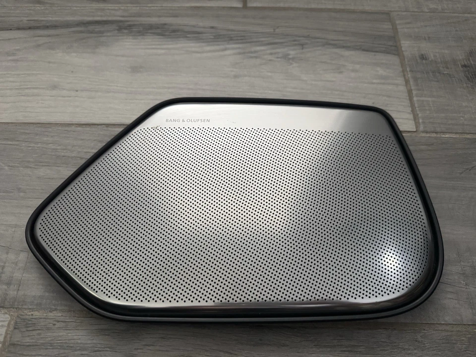 Cubierta de rejilla de altavoz panel de puerta delantera izquierda AUDI RS7 2014-2018 4G8035419B Foto 1 de 4