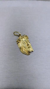 Ciondolo in Oro Giallo 18kt con Volto di Cristo - Foto 1 di 1