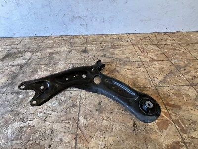 Brazo de control del lado del pasajero delantero derecho VW Volkswagen Jetta 2019-2024 OEM Foto 1 de 3