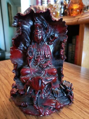 Estátua Kuan Yin, Dragão Kwan Yin, Bodhisattva, Quan Yin, Resina Vermelha de Lótus - Imagem 1 de 4