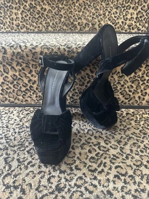 Giuseppe Zanotti Betty Negro Terciopelo Plataforma PeepToe Correa de Tobillo Alto Bloque Tacón 7 Foto 1 de 4