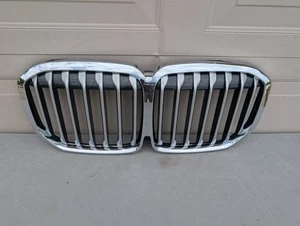 19 20 21 BMW X7 G07 Front Upper Grille 8094566 OEM - Picture 1 of 8