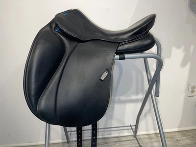Stubben Aramis II Dressage Saddle 18in 27Cm Tree - Image 1 of 4