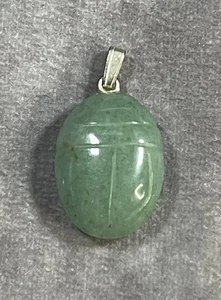 Ciondolo scarabeo verde giada avventurina intagliato - Foto 1 di 3