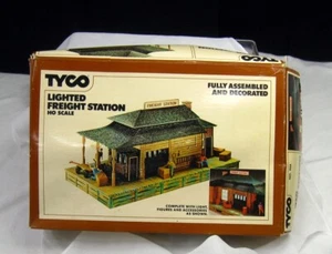 Tyco HO Scale Lighted Freight Station Building #906 - Picture 1 of 7