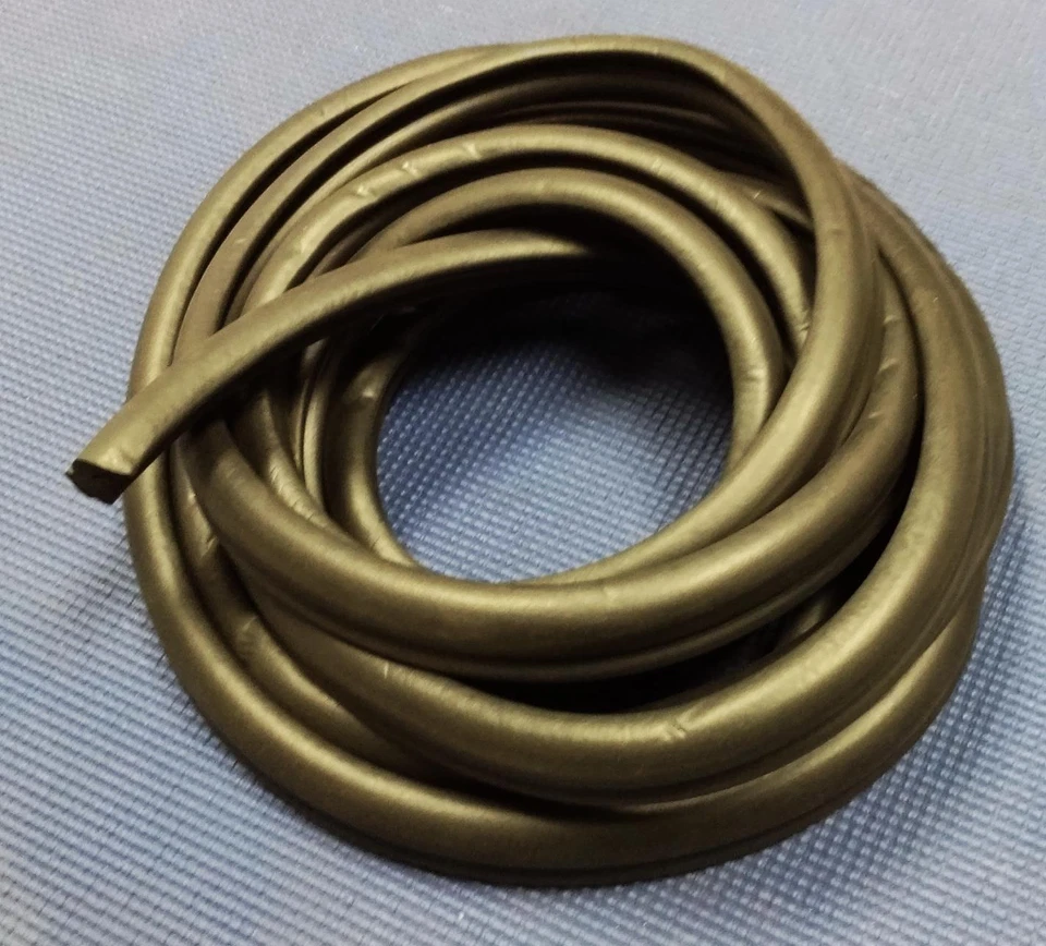 1962- 1970 FORD FALCON FAIRLANE GALAXIE - LINCOLN CONTINENTAL REAR TRUNK SEAL - Image 1 of 3