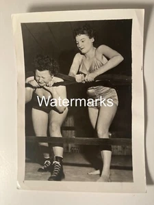 VINTAGE 5X7 ORIGINAL PHOTO FEMALE WOMEN LADY PROFESSIONAL WRESTLING VINTAGE - Picture 1 of 2