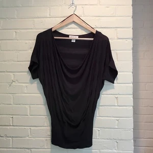 Arden B. para mujer Suéter negro manga corta cuello talla mediana ajustado a la cintura - Imagen 1 de 6