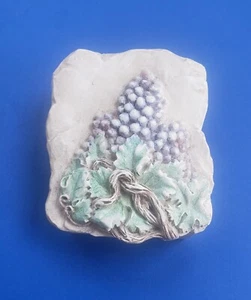 Vintage Grape Vine Design Hen-Feathers Trinket Box - Picture 1 of 6