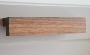 MANIJAS LACADAS SOLIDWOOD WALNUST en BA 128-96-64 mm MANIJAS MUEBLES NUEVAS - Imagen 1 de 5