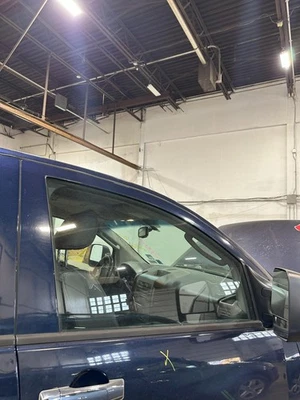 04 05 06 07 Puerta delantera derecha Nissan Titan cristal/ventana Foto 1 de 3