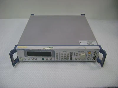 3540 Rohde & Schwarz 1090.3000.13 (SML03, 9kHz... 3,3 GHz.) Generador de señales Foto 1 de 4