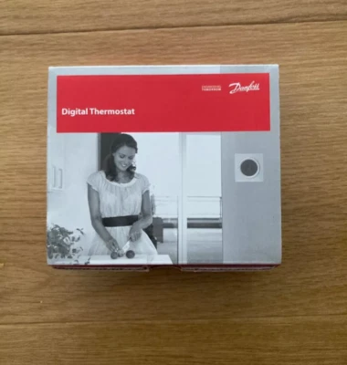 Danfoss 5/2 Day Thermostat TP5001B  087N7931 - Image 1 of 2