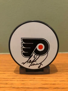 Philadelphia Flyers Autographed Signed Mark Recchi #8 Hockey Puck - Picture 1 of 5