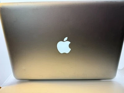 Apple MacBook Pro 13" 250GB HDD, Intel Core 2 Duo 4GB DDR3 Nividia GeForce Foto 1 de 4