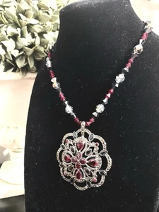 Stunning Sparkly Genuine Swarovski Red & Black Crystal Medallion Statement Neck - Picture 1 of 8