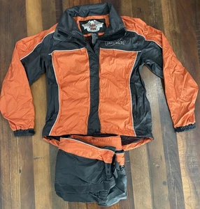 Harley Davidson Mujer XS Chaqueta de Lluvia/Traje Pantalón Conjunto de 2 Piezas y Bolso Naranja/Negro - Imagen 1 de 24