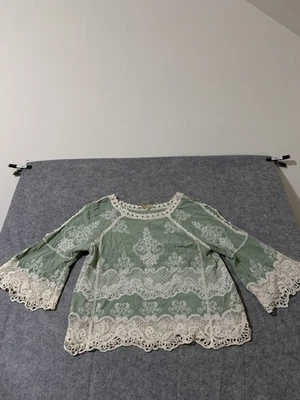 Blusa Democracy Bordada Top Talla L Verde Crochet Encaje Boho Aberturas para el Hombro Foto 1 de 4