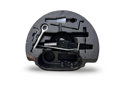 2014-2021 Maserati Ghibli Jack With Tools And Foam Holder - Image 1 of 4