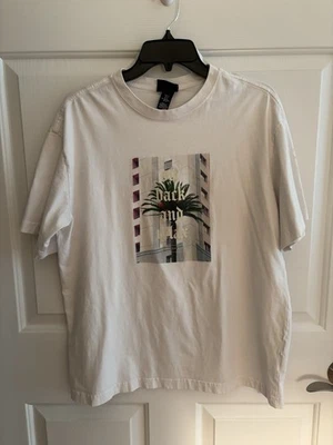Camiseta H&M Blanca Gráfica "Sit Back And Relax", S/S, Para Hombre Talla Mediana Foto 1 de 4