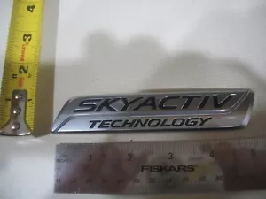 MAZDA SKYACTIV TECNOLOGÍA CROMO EMBLEMA SÍMBOLO INSIGNIA ORIGINAL ORIGINAL - Imagen 1 de 1