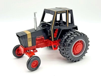Tractor Caballero Negro 1/16 Case 1170 con Doblees, Edición Coleccionista Foto 1 de 2